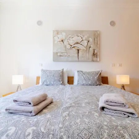 George's Quinta Palmeiras, A 2 Bedroom In Luxury Complex, Walking Distance To Town * Lagos
