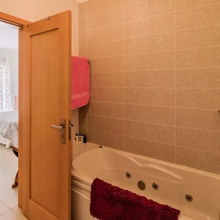 George's Quinta Palmeiras, A 2 Bedroom In Luxury Complex, Walking Distance To Town Lagos
